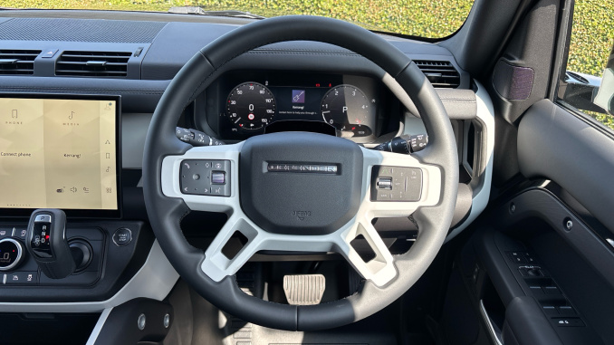 Land Rover Defender 3.0 D250 X-Dynamic SE 110 5dr Auto Diesel Estate - Image 15